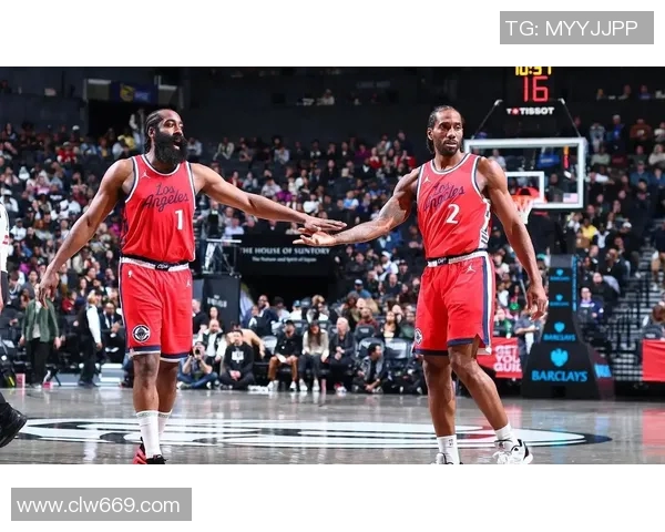 6三分狂轰29分！火箭旧将首秀打败快船！比尔复出14中2挖大坑